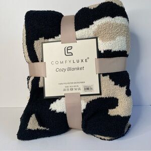 NWOT ComfyLuxe Camouflage Pattern Super Soft 100% Polyester Blanket Black/Beige